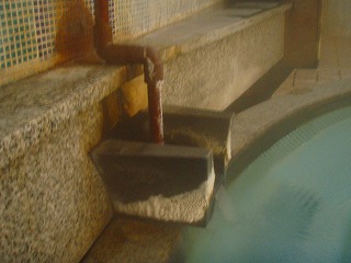 かみのやま温泉湯町の湯共同浴場の湯口